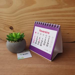 MINI CALENDÁRIO de Mesa com Wire-o 9,8x9,8 12 páginas Couché Brilho 150g 9,8x9,8cm 4x4 colorida frente e verso Base sem Impressão Wire-o Preto 