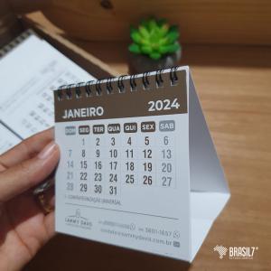 MINI CALENDÁRIO de Mesa com Wire-o 9,8x9,8 12 páginas Couché Brilho 150g 9,8x9,8cm 4x4 colorida frente e verso Base sem Impressão Wire-o Preto 