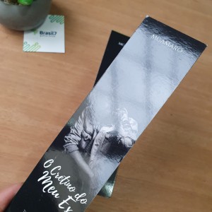 MARCA-PÁGINA 250g Couchê 250g 4,8X17cm 4x4 Impressão F/V Verniz Total Frente Corte Reto LINHA SIMPLES