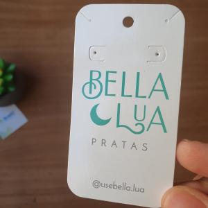 TAG BIJU 1 Colar e 1 par de Brinco 300g Couche Brilho 300g. 4,8x8,8cm. 4x4  Impressão F/V. Verniz Total Frente. Corte Padrão. 