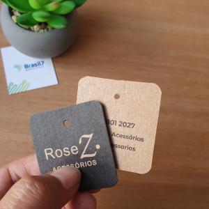 Mini Tag papel Kraft Kraft 280g 4,3x4,8cm 4x4 impressão F/V Sem Verniz Corte Reto LINHA NATURAL